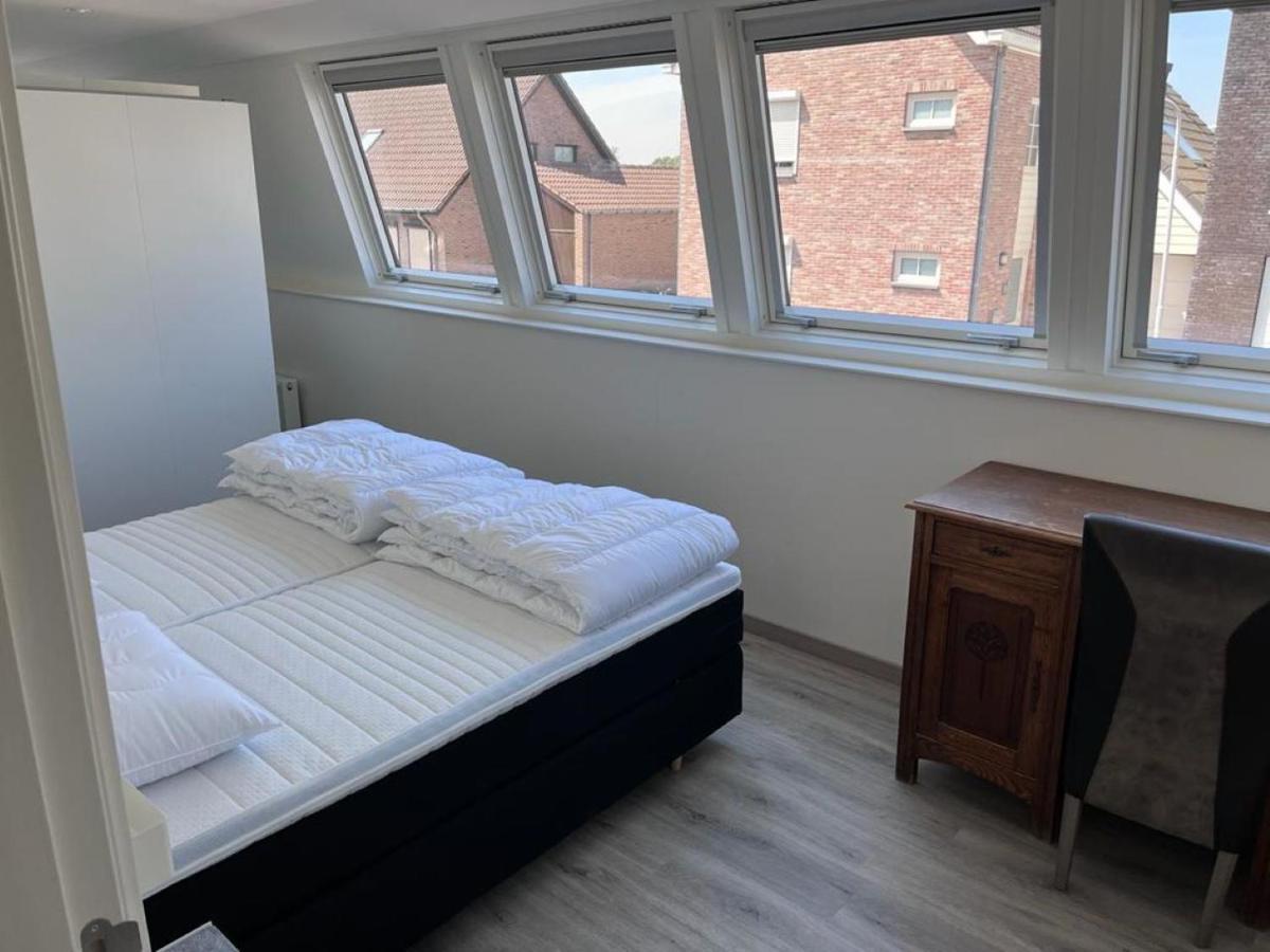 Comfortabele Woning Met Omheinde Tuin Aan Water Voor 12 P Остбург Экстерьер фото