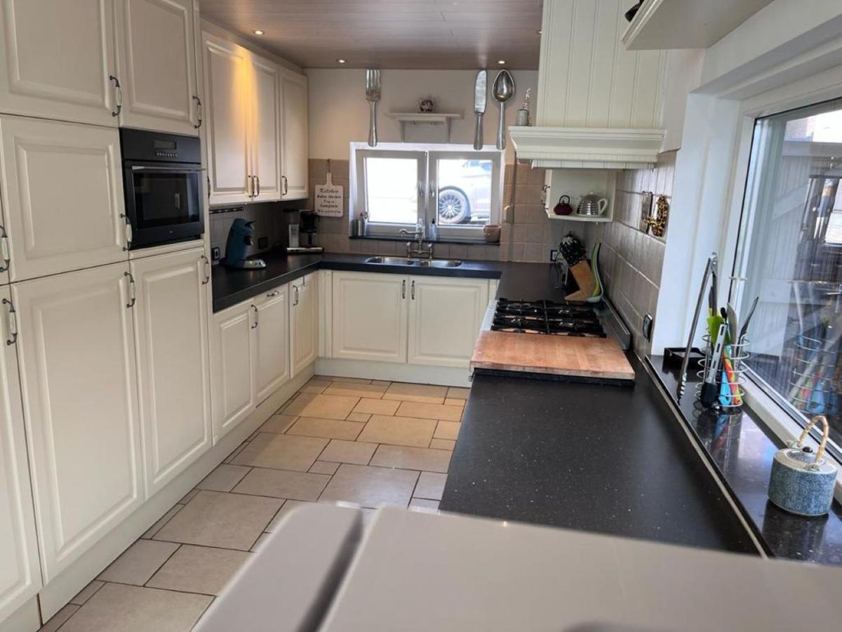 Comfortabele Woning Met Omheinde Tuin Aan Water Voor 12 P Остбург Экстерьер фото