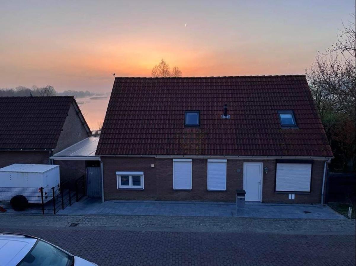 Comfortabele Woning Met Omheinde Tuin Aan Water Voor 12 P Остбург Экстерьер фото