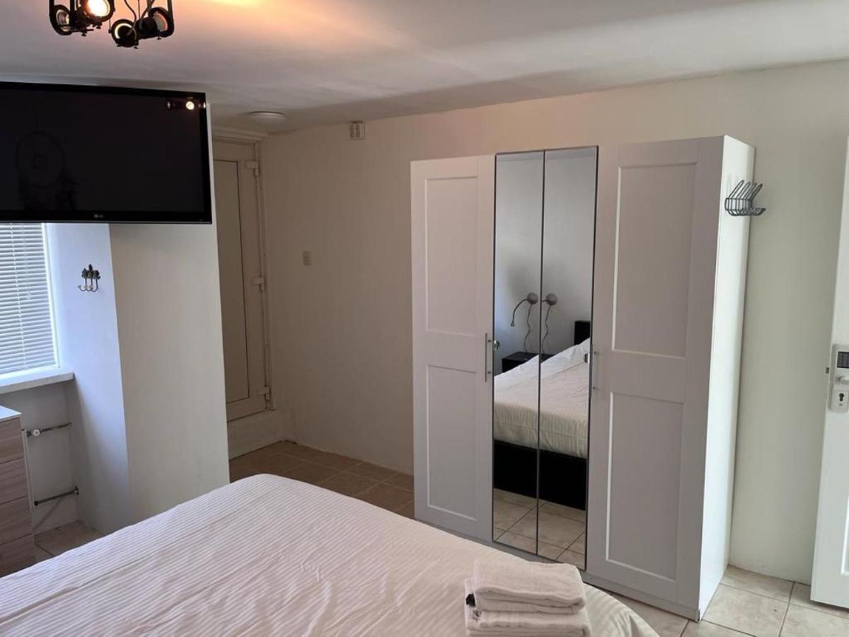 Comfortabele Woning Met Omheinde Tuin Aan Water Voor 12 P Остбург Экстерьер фото
